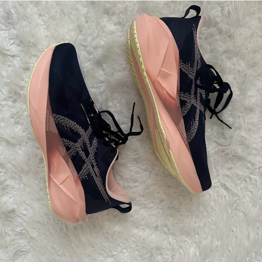 Asics Women's Navy and Peach Athletic Shoes ,Nova blast 5